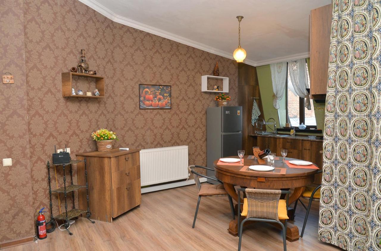 Natia'S Apartment On Dadiani St. Tbilisi Eksteriør bilde