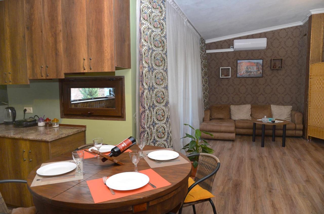 Natia'S Apartment On Dadiani St. Tbilisi Eksteriør bilde